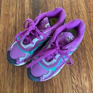 Like new Adidas Temper Run in shock purple mens 5 womens 7